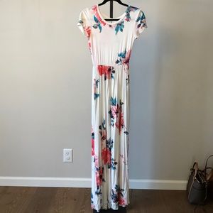 Floral Short Sleeved Maxi Dress with Pockets